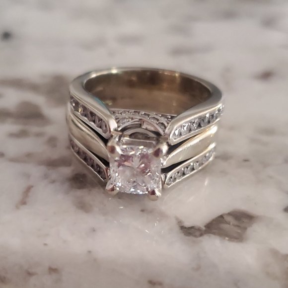 Ascher Cut Diamond ring with Helzberg wedding band. - Picture 1 of 4